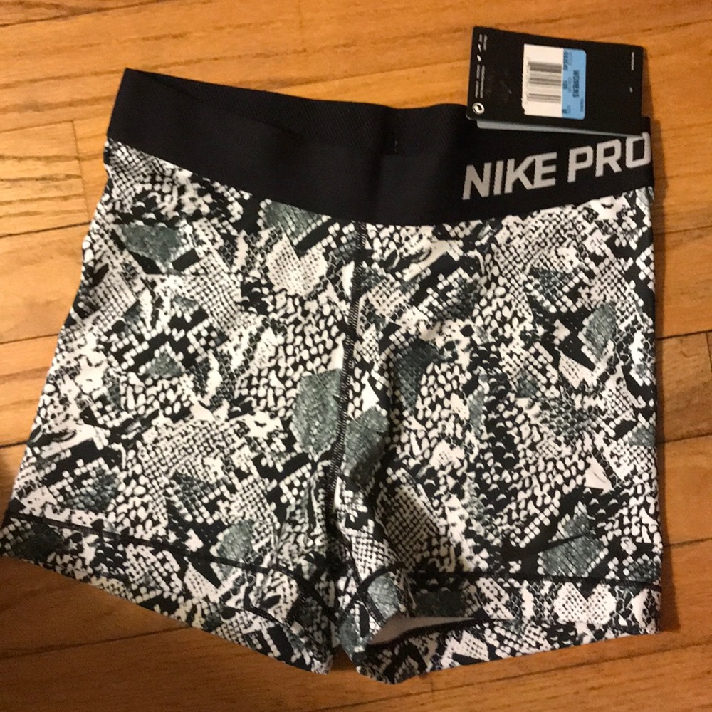 Nike pro spandex with tags never been worn